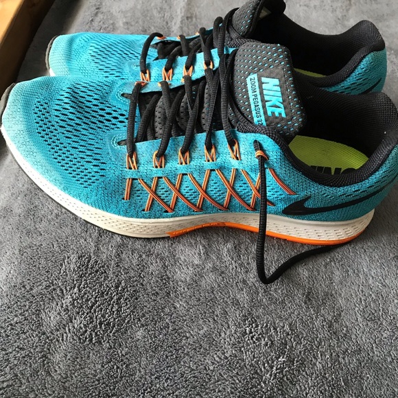Nike shoes - Picture 3 of 4